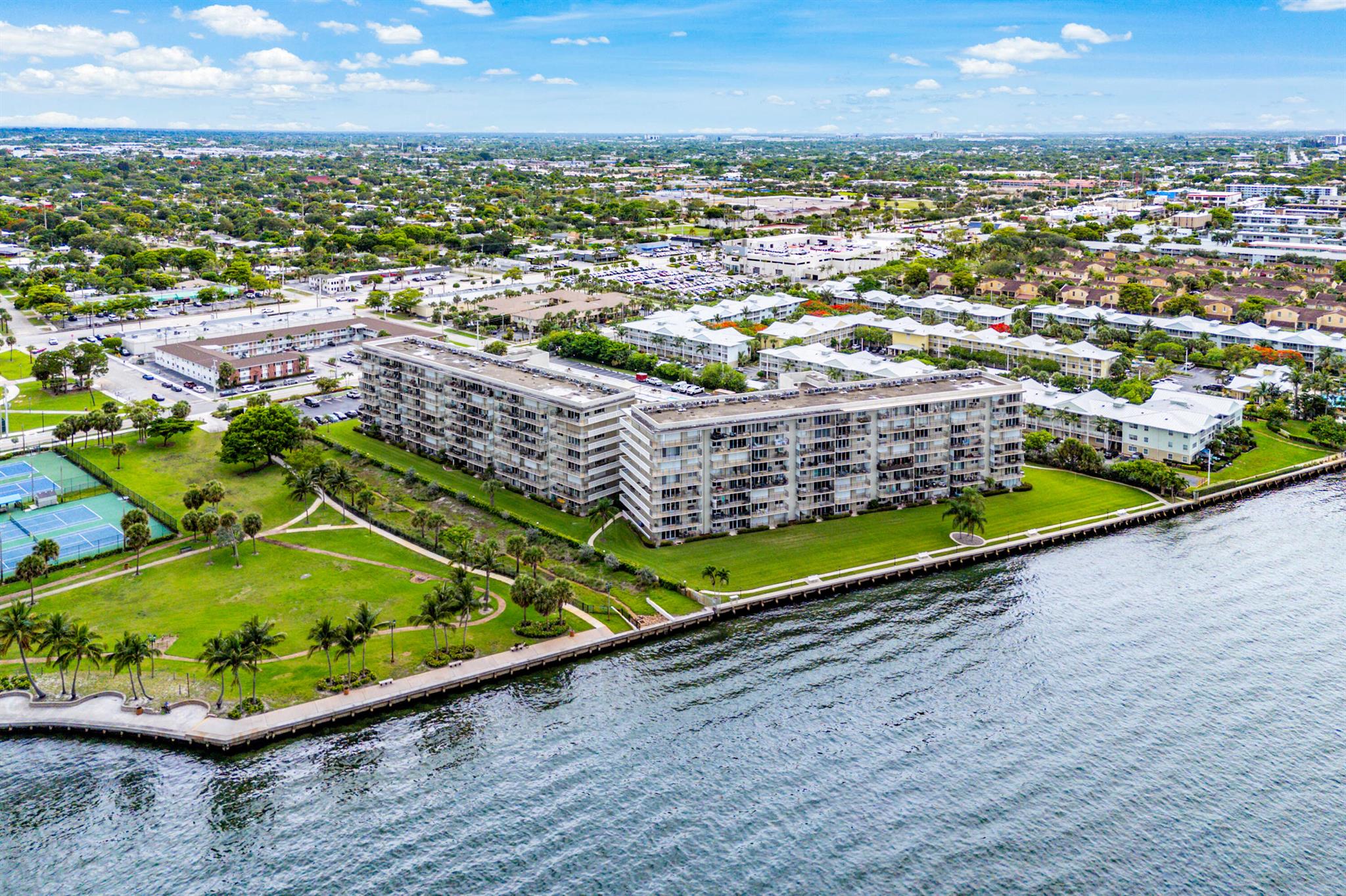 LAKE HARBOUR TOWERS CONDO - Residential