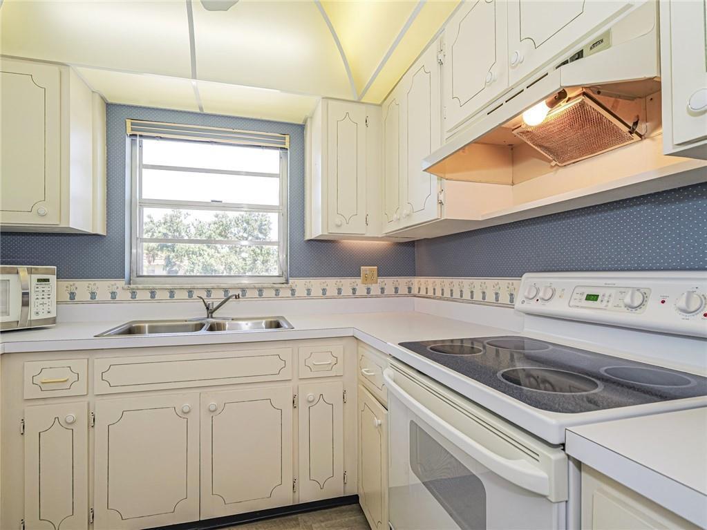 VISTA ROYALE PHASE IV BLD - Residential Lease