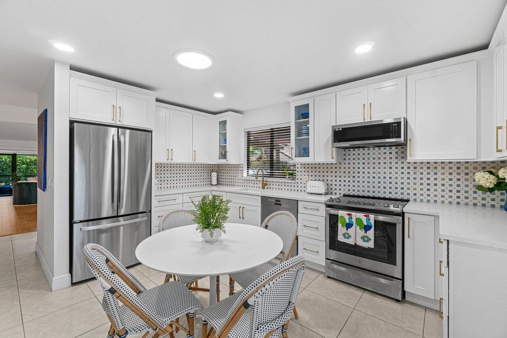 Photo of 5125 Pine Drive, Boynton Beach, FL 33437 (MLS # R11080722)
