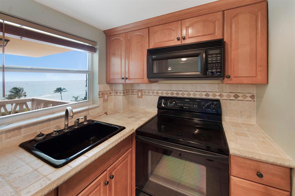 HILLSBORO WINDSOR CONDO - Residential