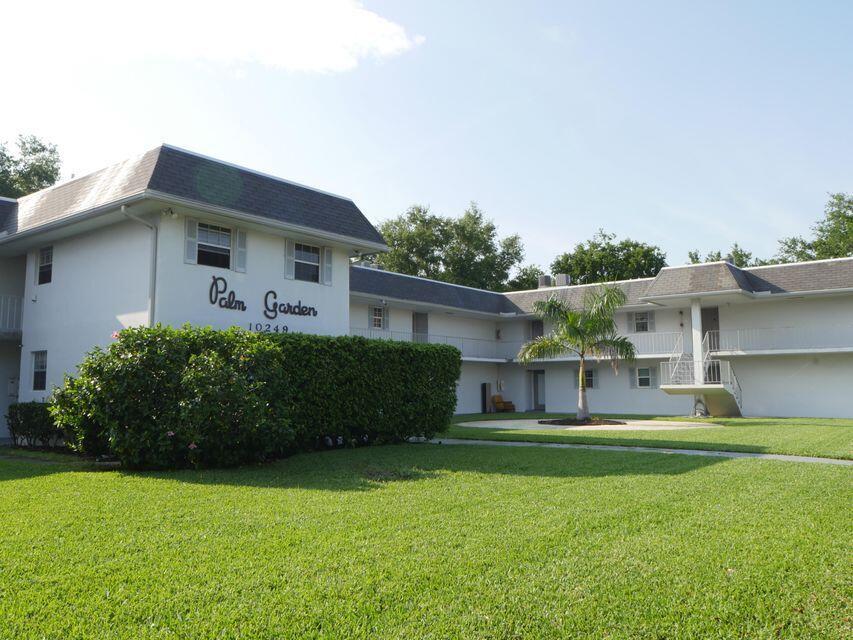 REMODELED 2ND FLOOR UNIT OVERLOOKS CANAL AND POOL AREA. LARGE SCREENED IN PORCH, FULL KITCHEN, TILE THROUGHOUT, NEWER AC, FULL SIZED W/D, FRESH PAINT, NON-SMOKING PLEASE