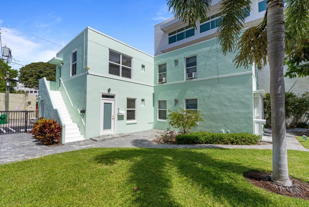 Photo of 90 SE 5th Avenue, Delray Beach, FL 33483 (MLS # B26060620)