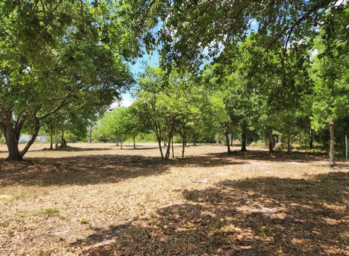 Very well maintained 1.25 acre lot, lot is leveled and very well groomed, it also has gravel lining from the front all the way to the back of the property. Bring your RV and camp out or build your dream home on a quiet street, just 5 minutes away from the Montura Ranch Estate Clubhouse which has amenities like billiards, a swimming pool, club house & playgrounds. Property is also just a 20 minute drive from Walmart, fast food restaurants, gas & schools, an hour and a half from Miami and an hour from Fort Myers makes this property conveniently located between both coasts. A lot of potential and the area is growing fast. Great opportunity to use as an investment in the future.