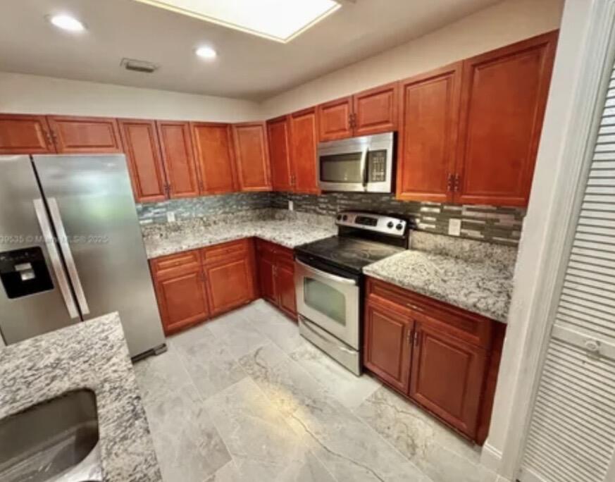 CORAL SPRINGS COUNTRY CLUB - Residential Lease