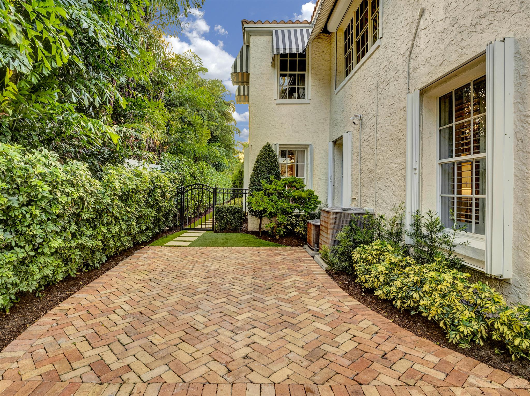 crest lake park Delray IN - Residential