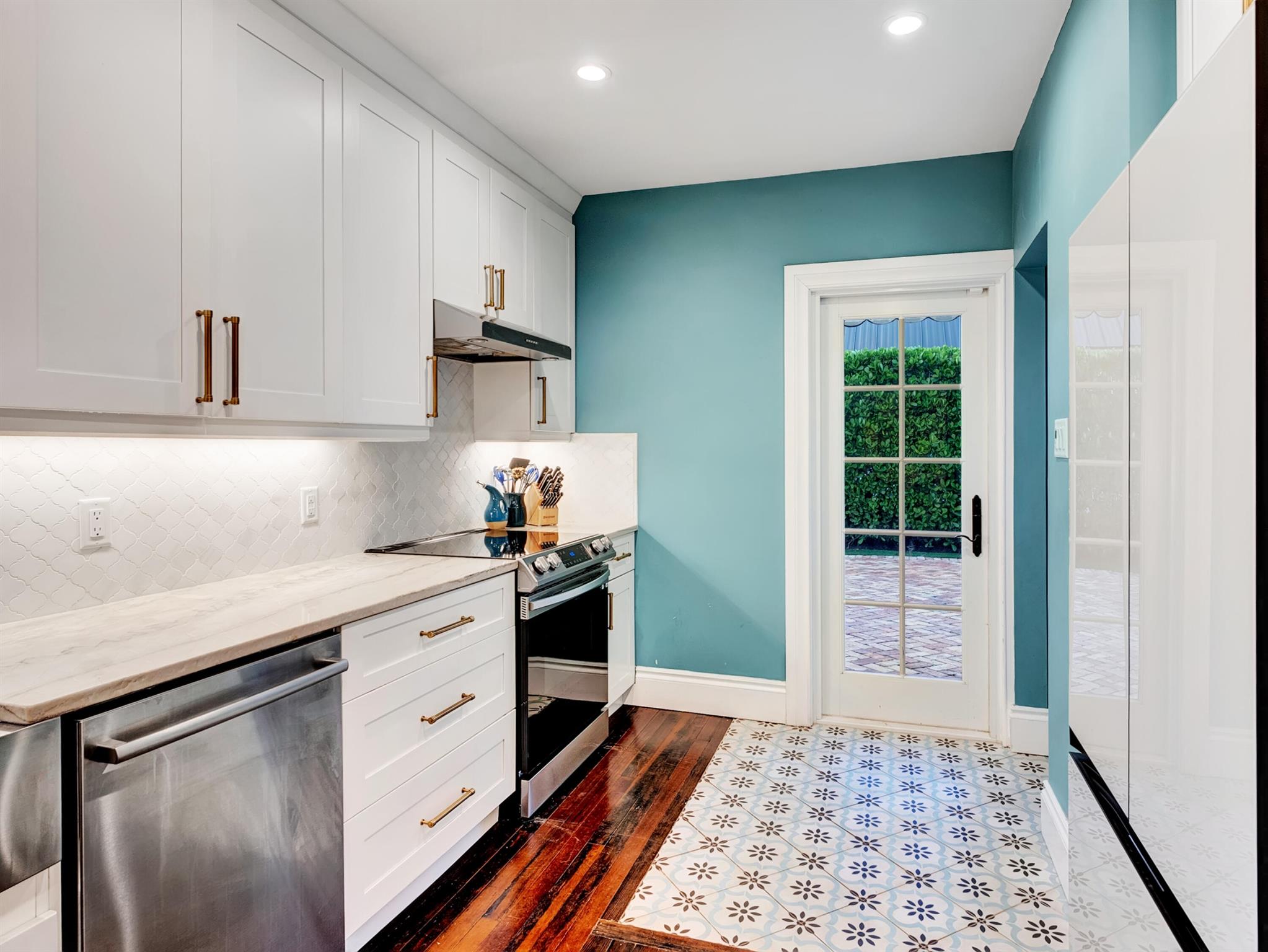 crest lake park Delray IN - Residential