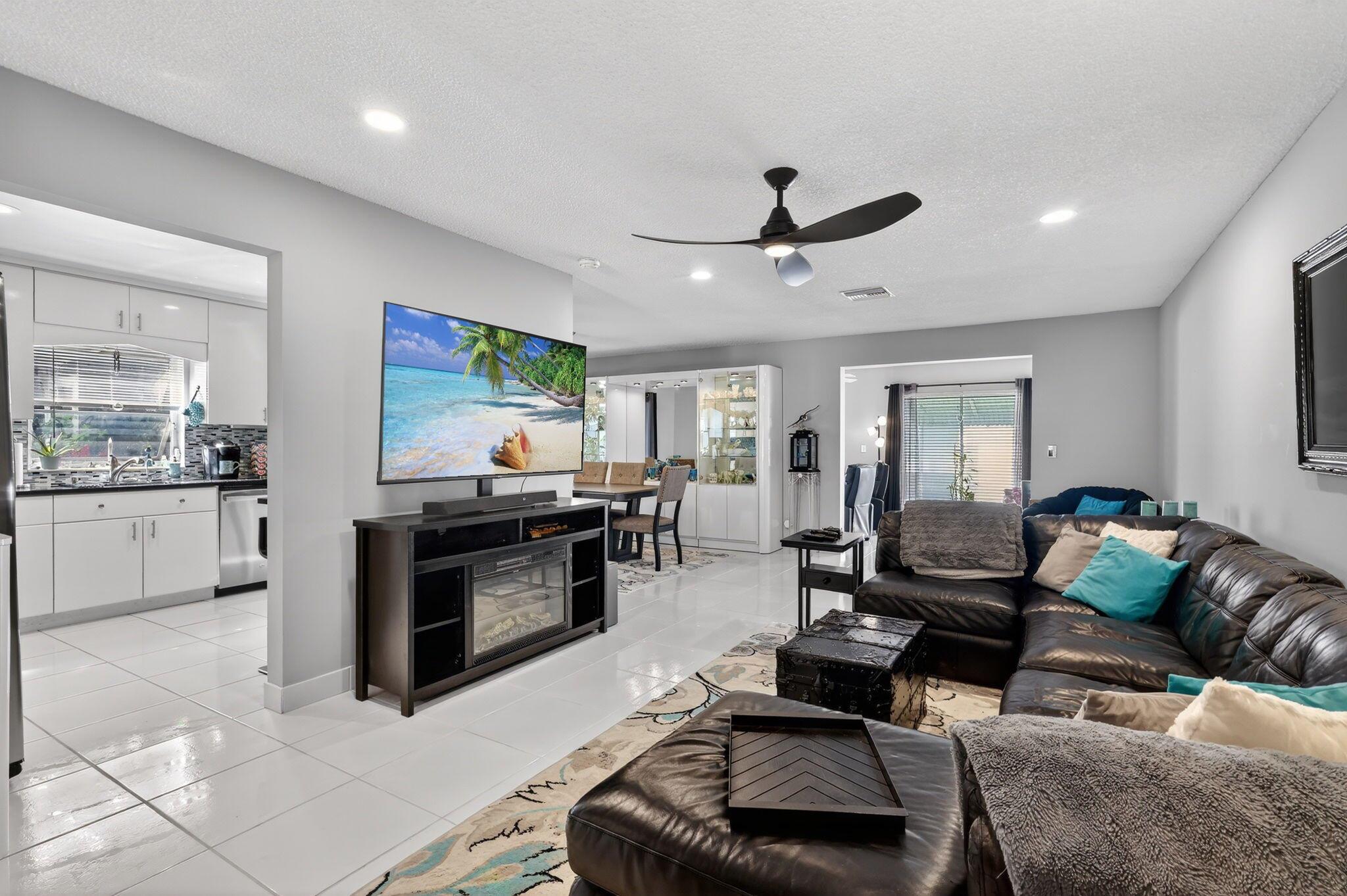 DELRAY VILLAS 5 - Residential Lease