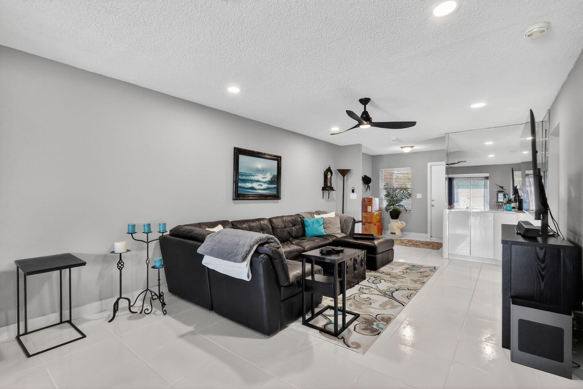 DELRAY VILLAS 5 - Residential Lease