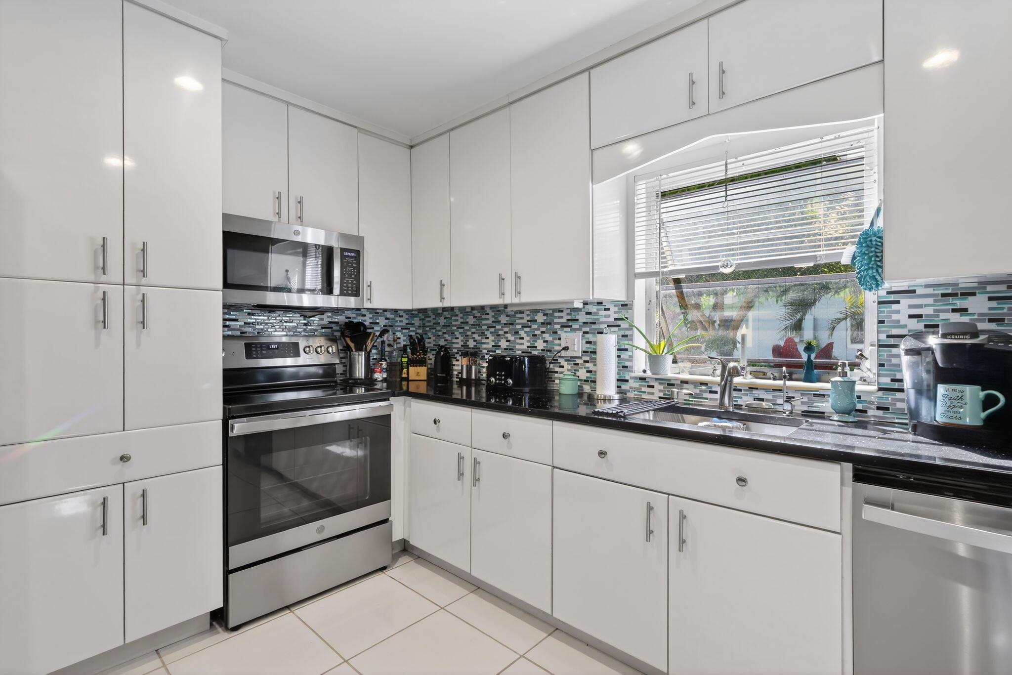 DELRAY VILLAS 5 - Residential Lease