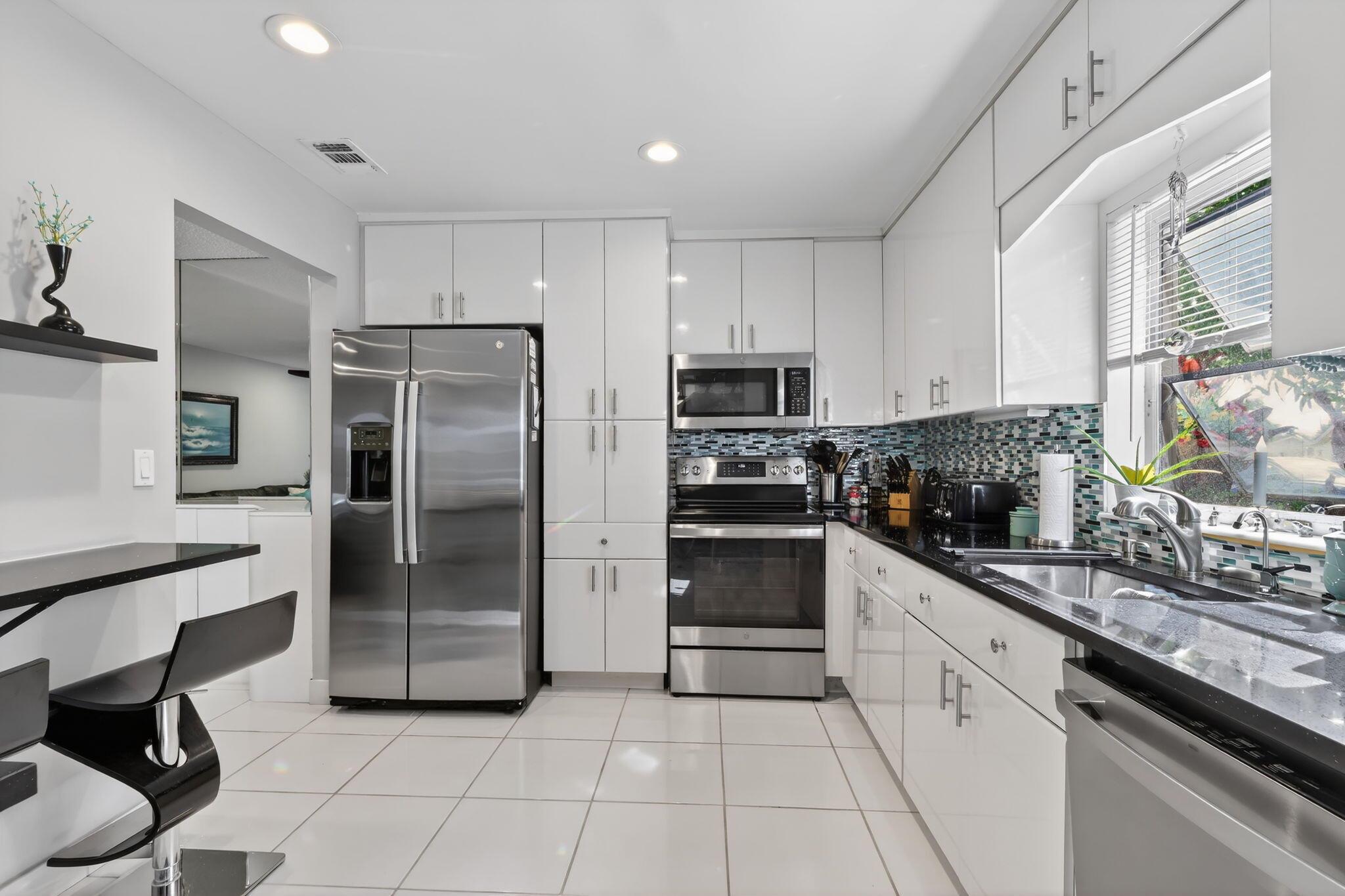 DELRAY VILLAS 5 - Residential Lease