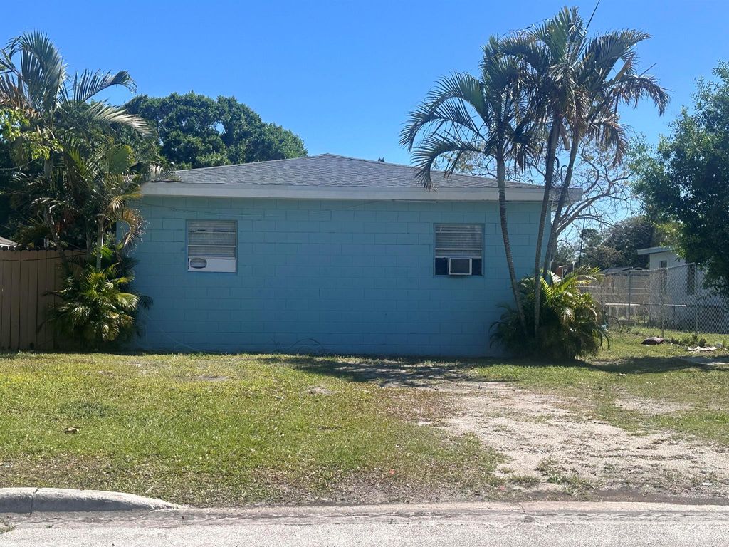 Photo of 712 N 20th Street #A, Fort Pierce, FL 34950 (MLS # R11072075)