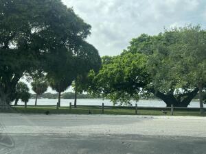 LAKESIDE POINT APT 3 CONDO - Residential