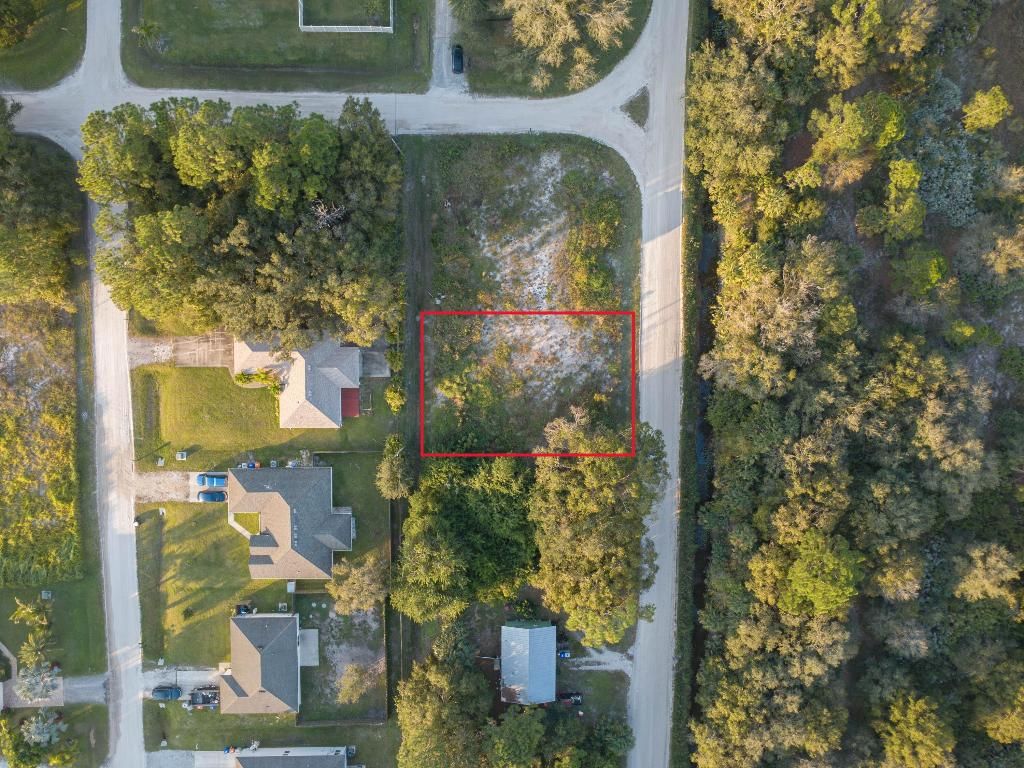 Photo of 8977 100th Avenue, Vero Beach, FL 32967 (MLS # R11141510)