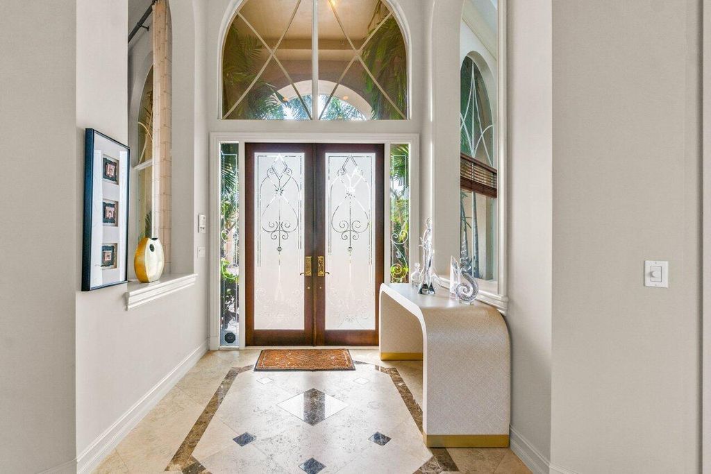 Photo of 114 Saint Martin Drive, Palm Beach Gardens, FL 33418 (MLS # R10967434)