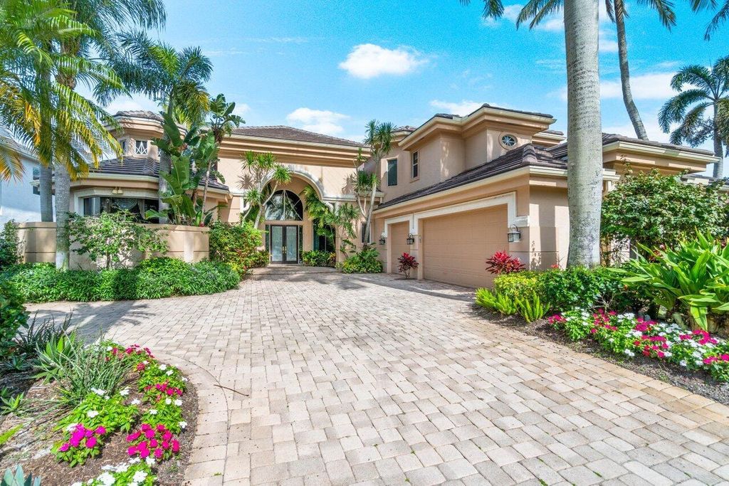 Photo of 114 Saint Martin Drive, Palm Beach Gardens, FL 33418 (MLS # R10967434)