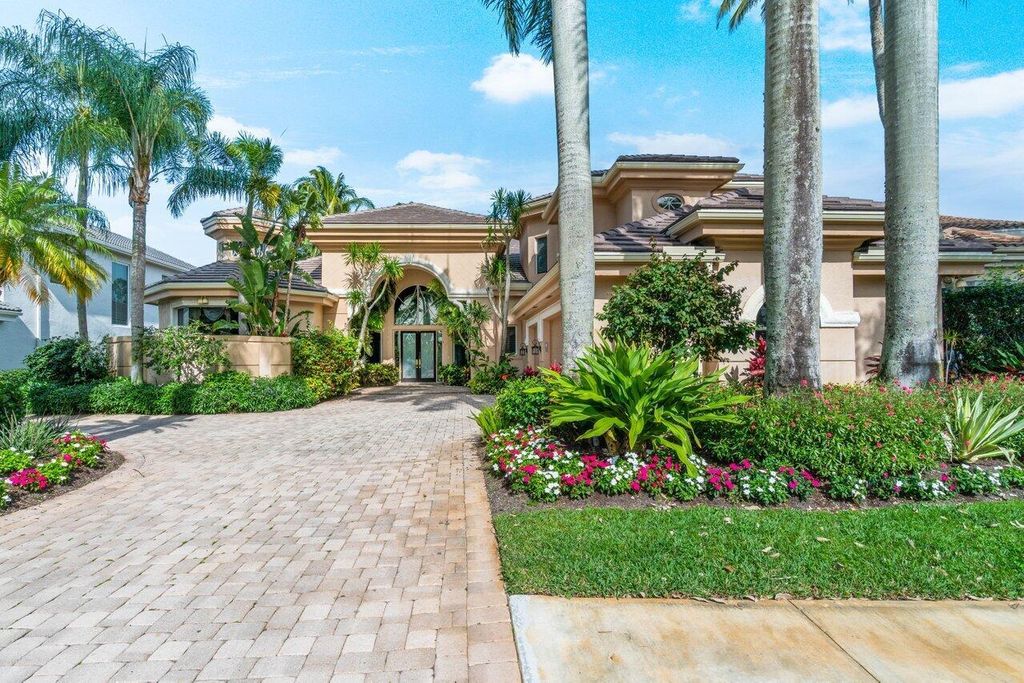 Photo of 114 Saint Martin Drive, Palm Beach Gardens, FL 33418 (MLS # R10967434)