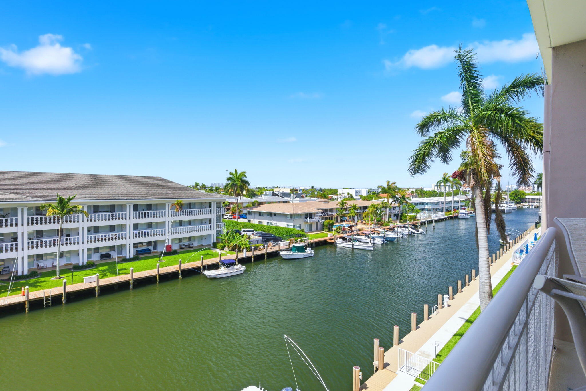 HAWTHORNE MANOR CONDO - Residential