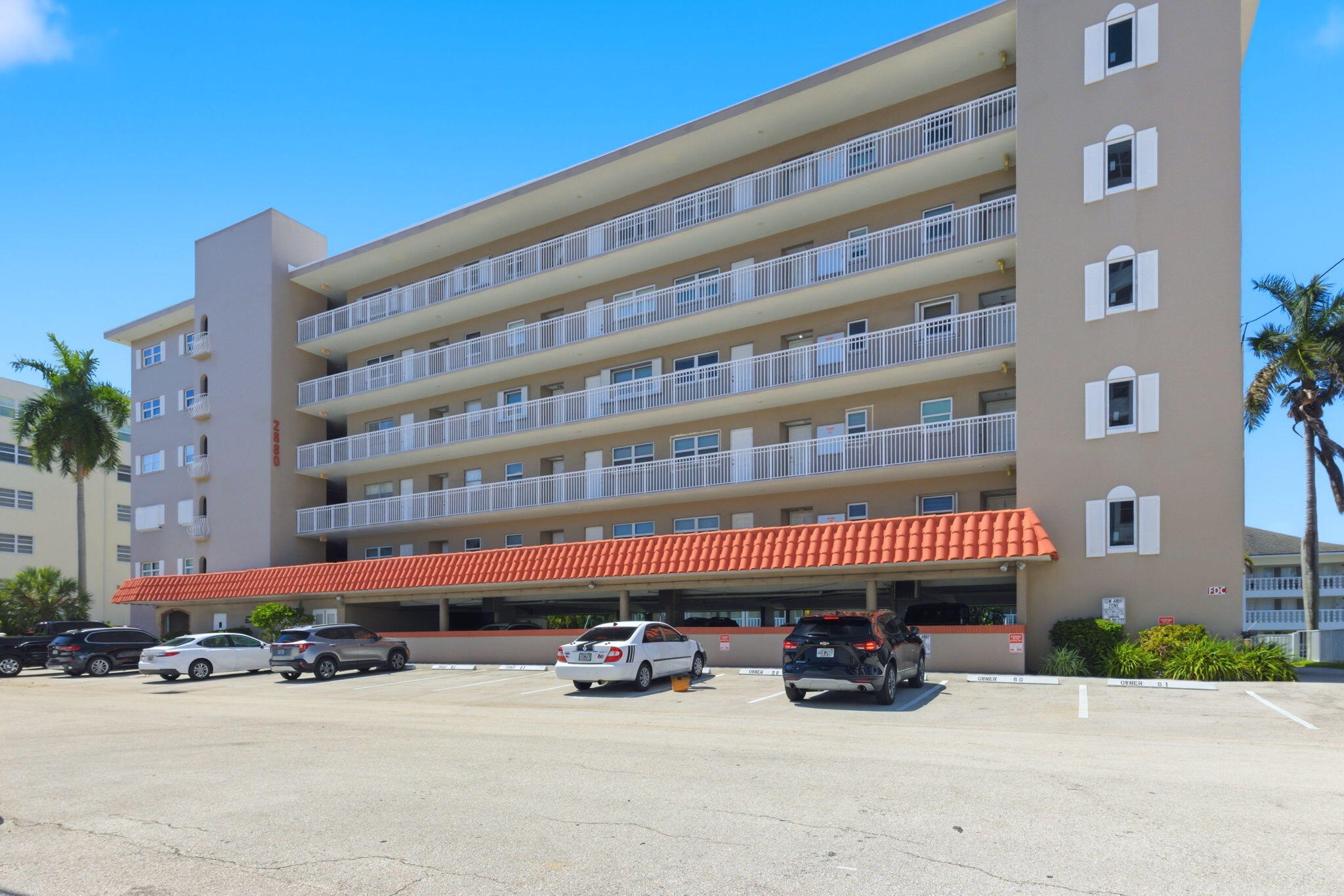 HAWTHORNE MANOR CONDO - Residential