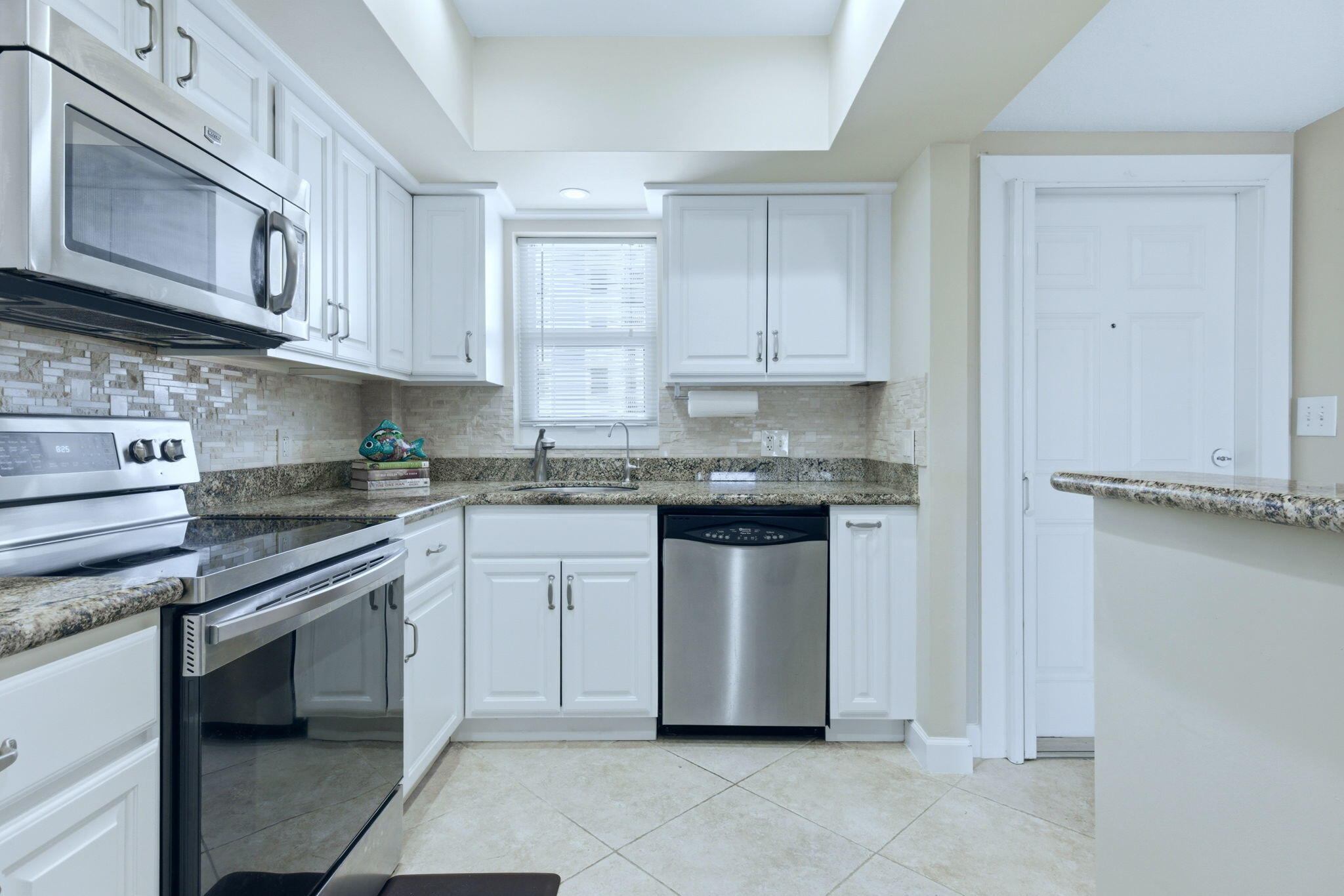 HAWTHORNE MANOR CONDO - Residential