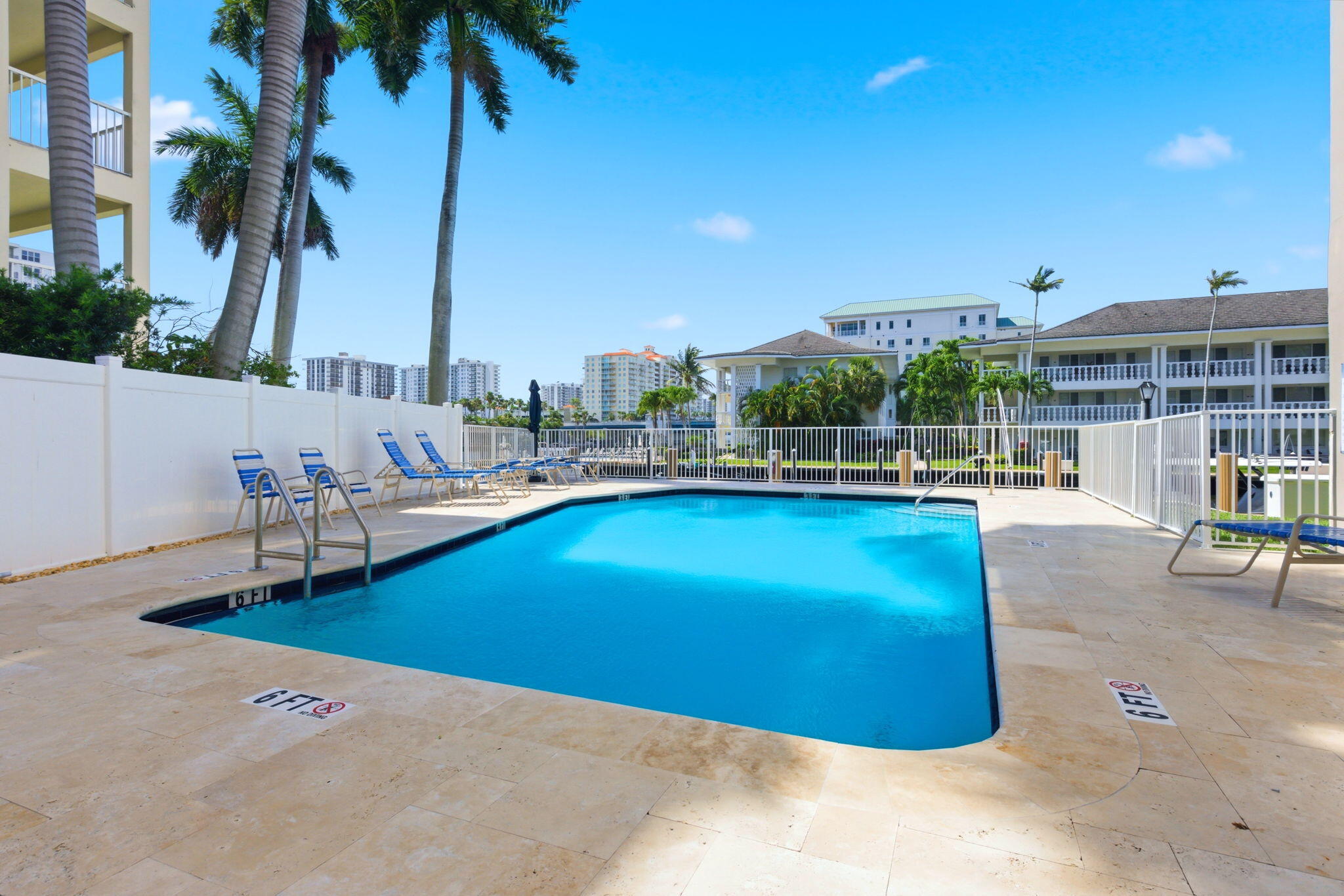 HAWTHORNE MANOR CONDO - Residential