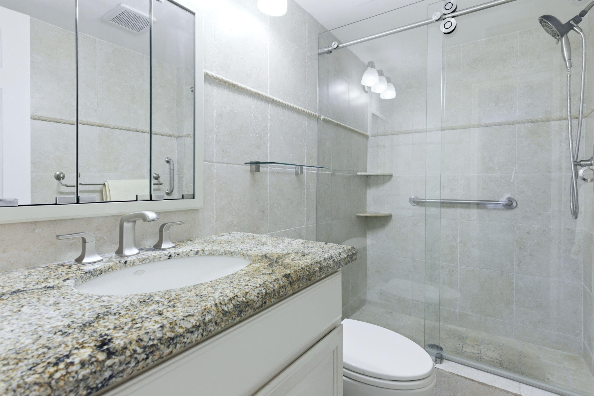 HAWTHORNE MANOR CONDO - Residential