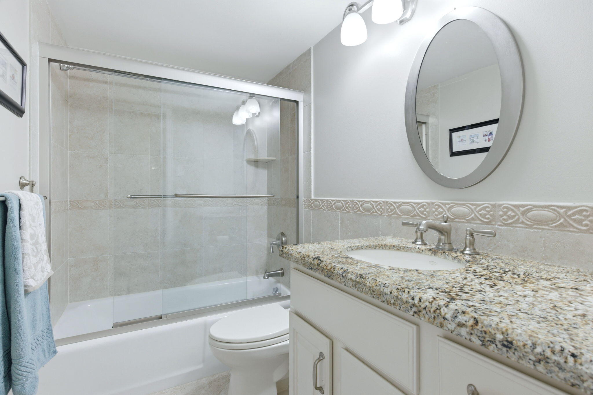 HAWTHORNE MANOR CONDO - Residential