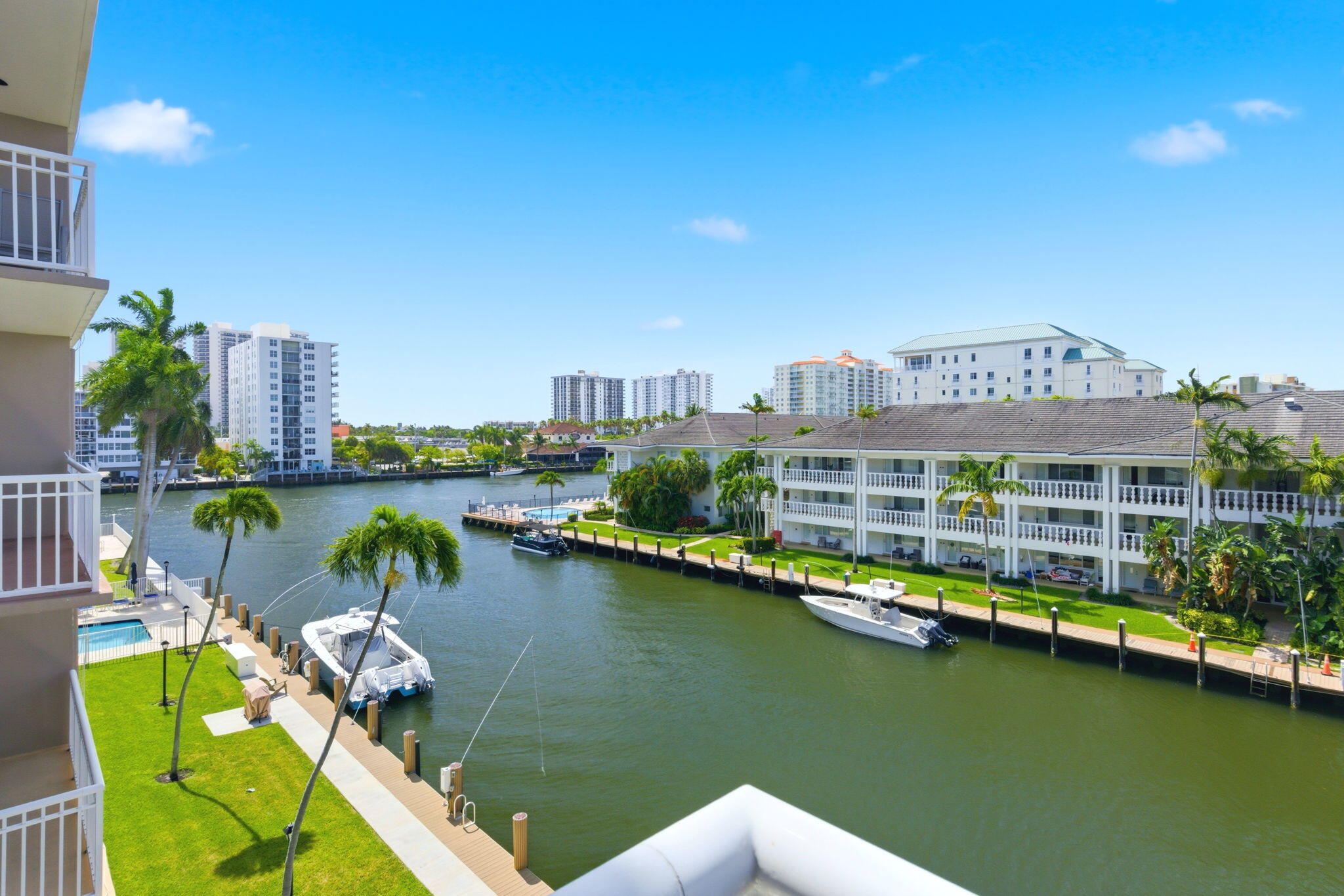 HAWTHORNE MANOR CONDO - Residential