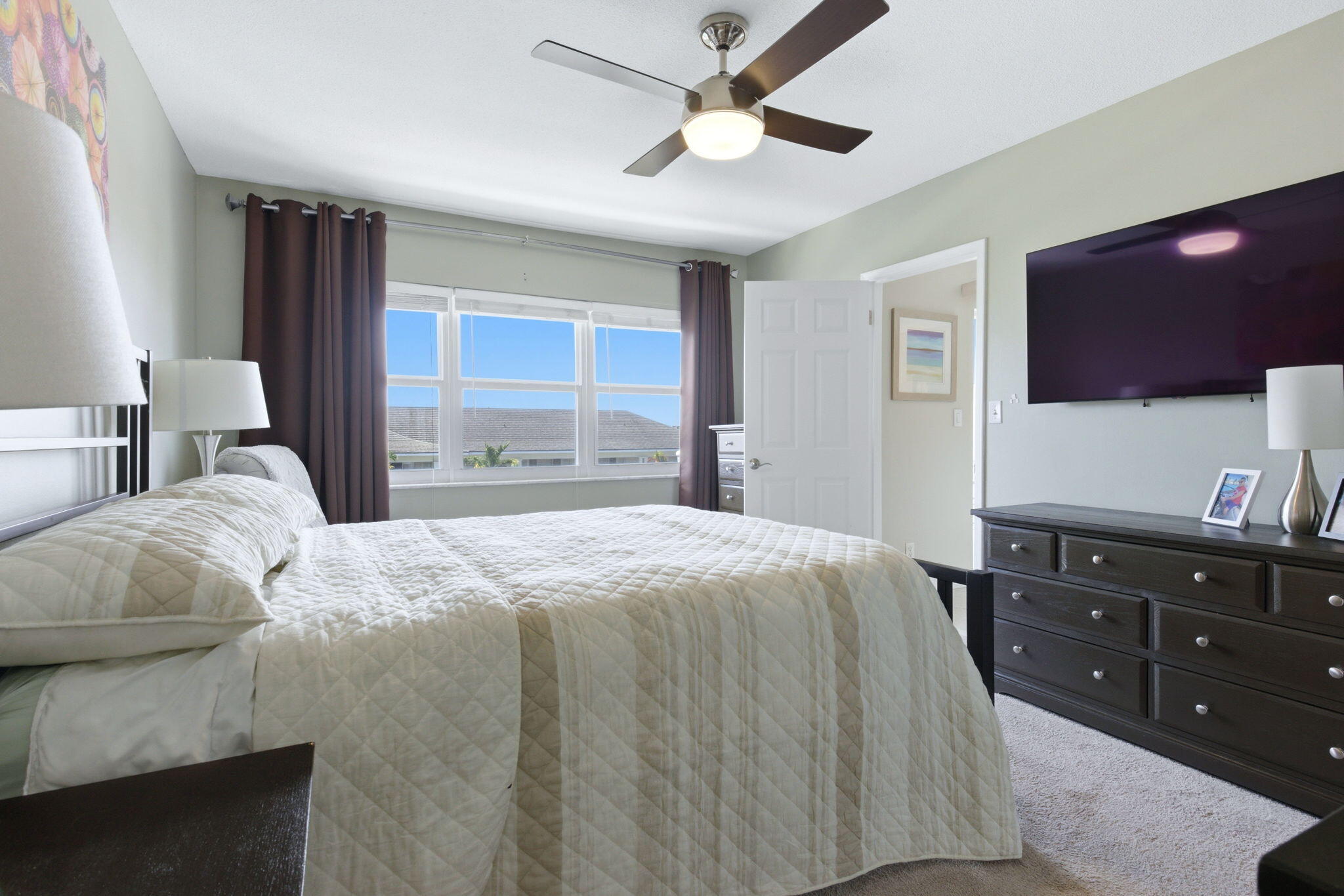 HAWTHORNE MANOR CONDO - Residential