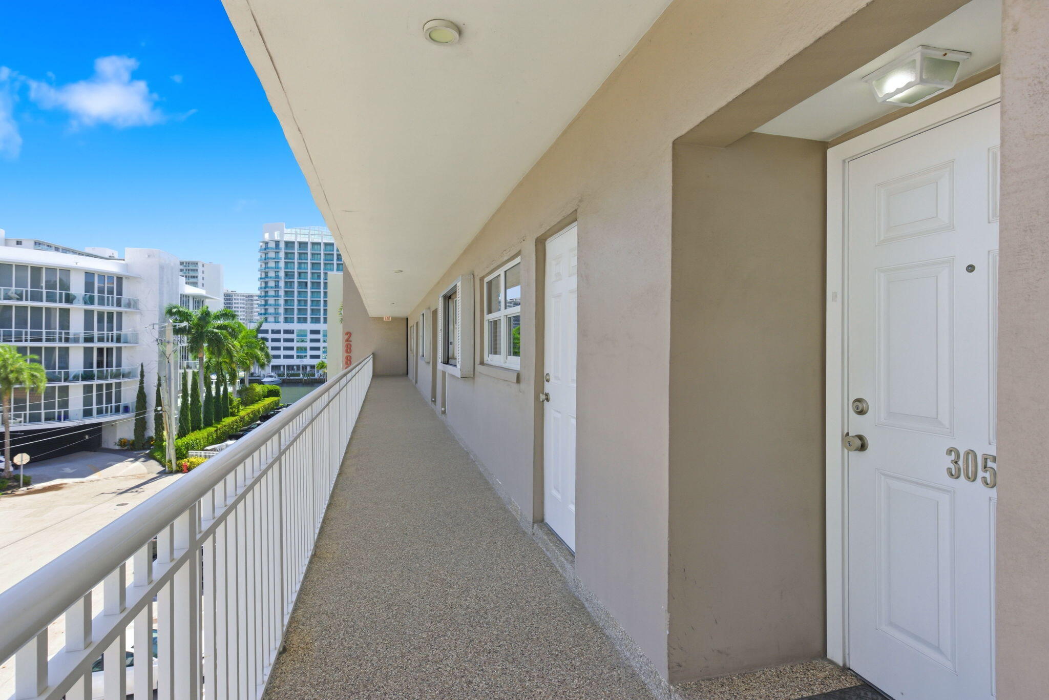 HAWTHORNE MANOR CONDO - Residential