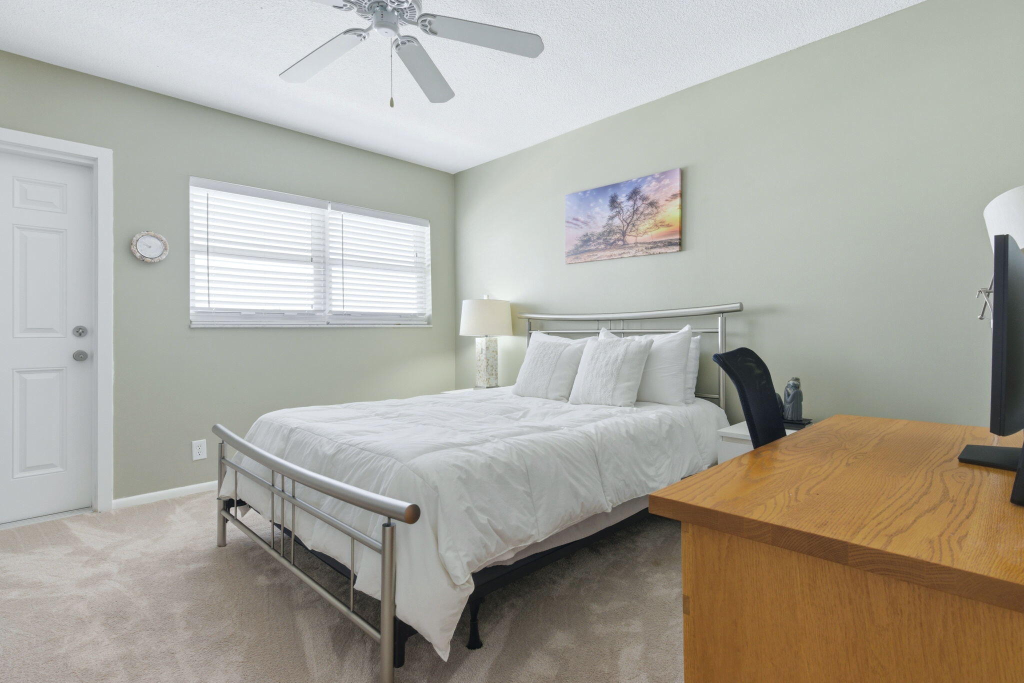 HAWTHORNE MANOR CONDO - Residential