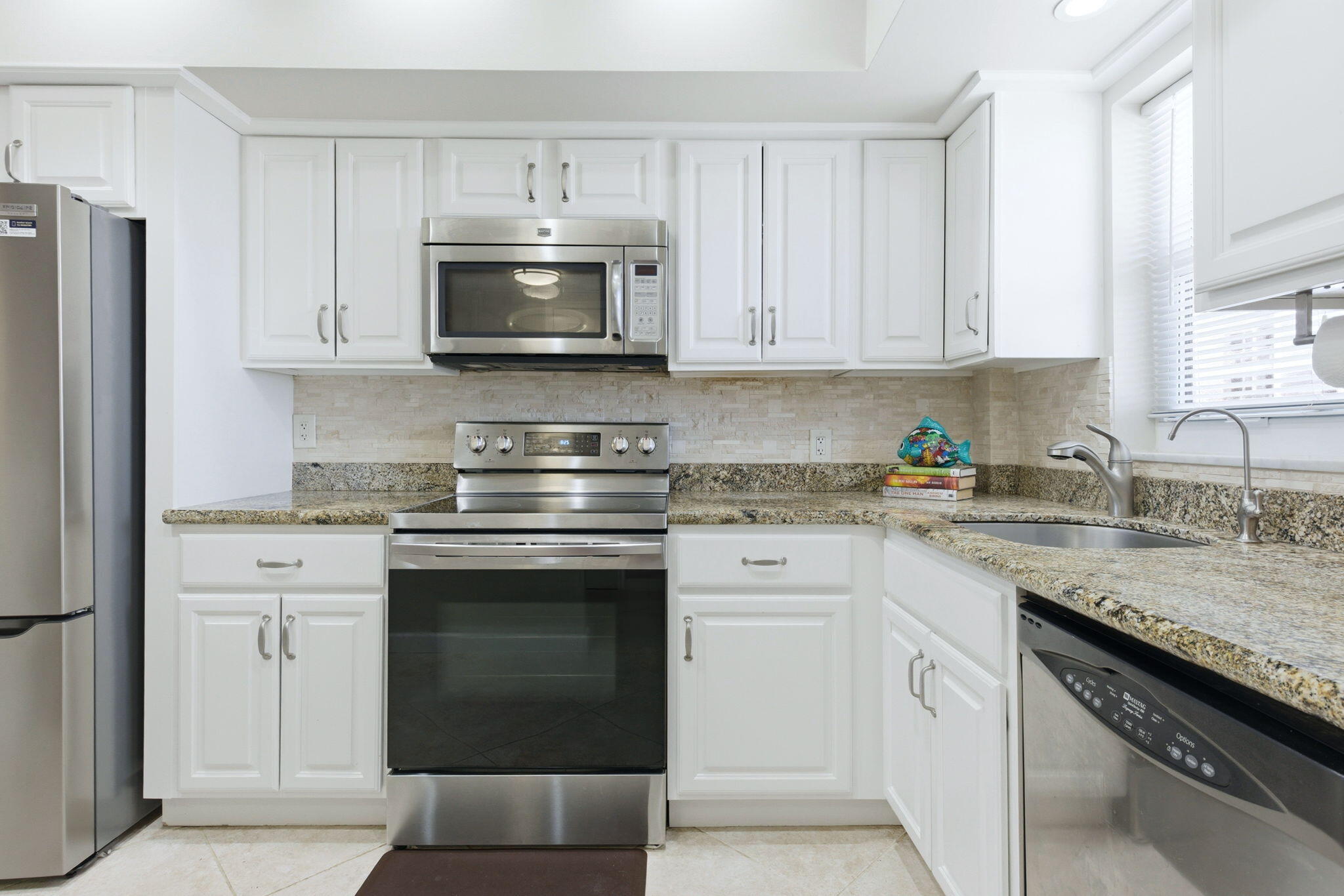 HAWTHORNE MANOR CONDO - Residential