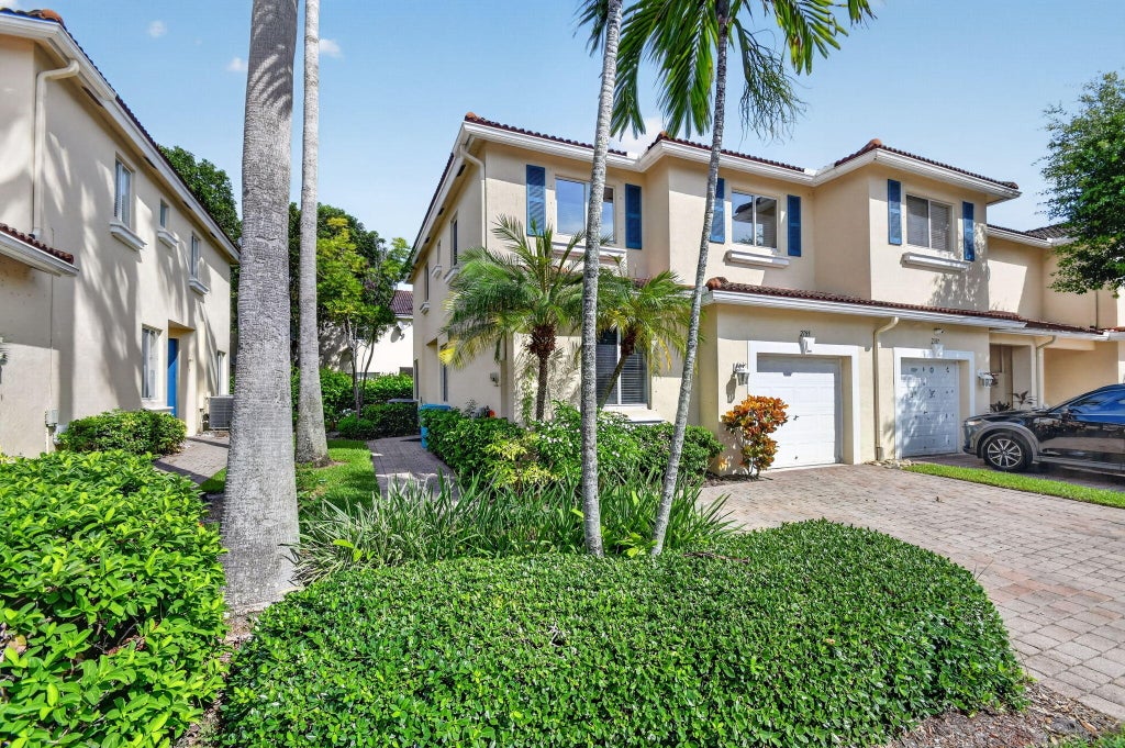 Photo of 2785 S EVERGREEN Circle, Boynton Beach, FL 33426 (MLS # B26076016)