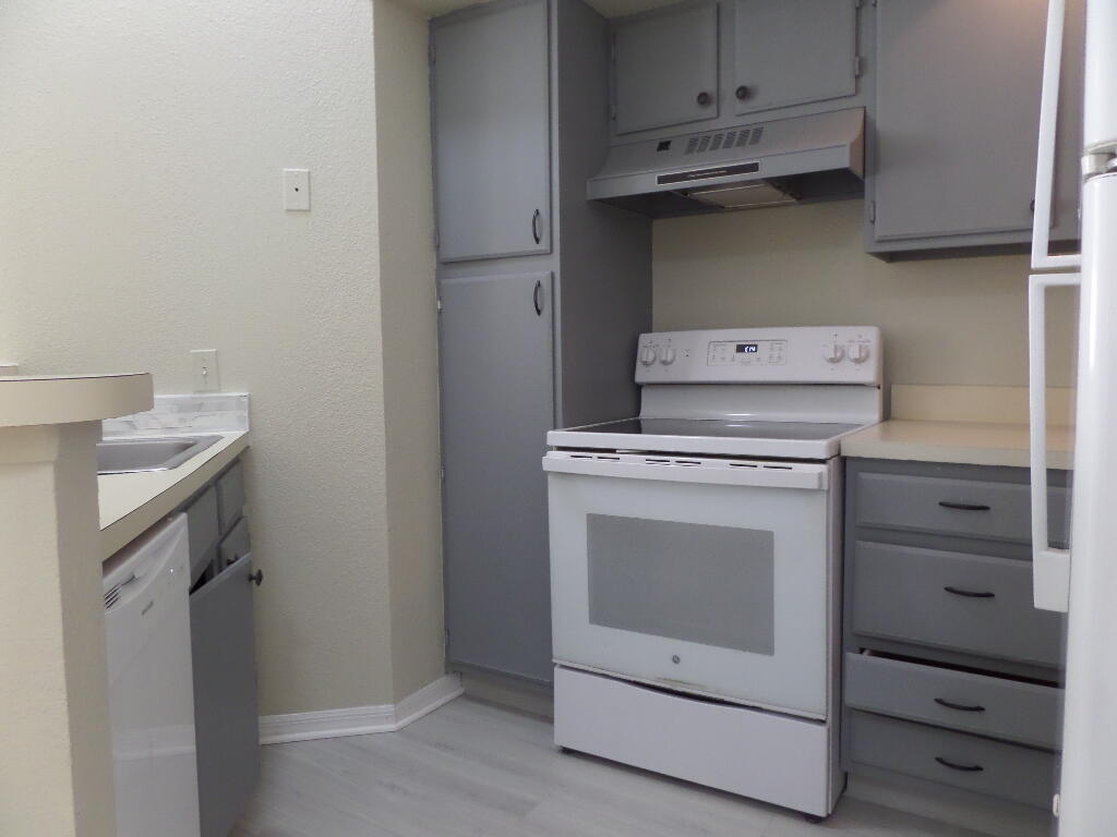 PONTE VERDE AT PALM BEACH LAKES CONDO - Residential Lease