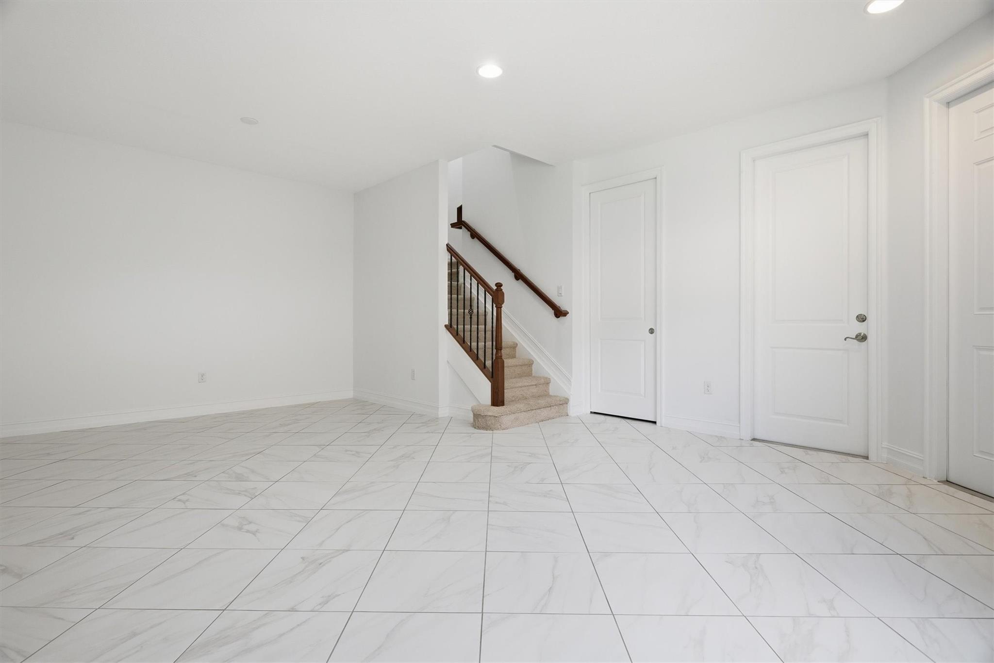 RIVERWALK @ LAGO MAR - Residential Lease