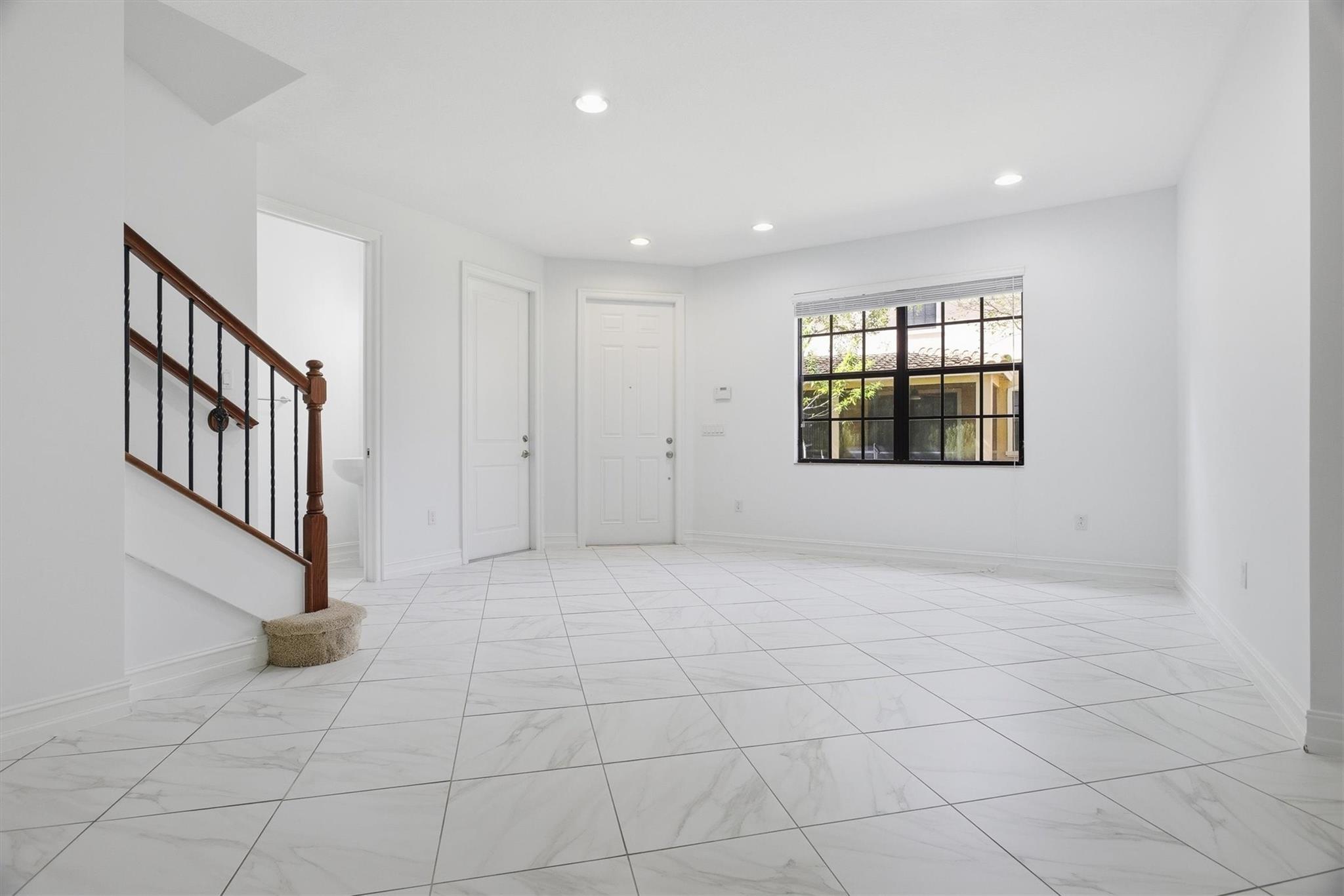 RIVERWALK @ LAGO MAR - Residential Lease