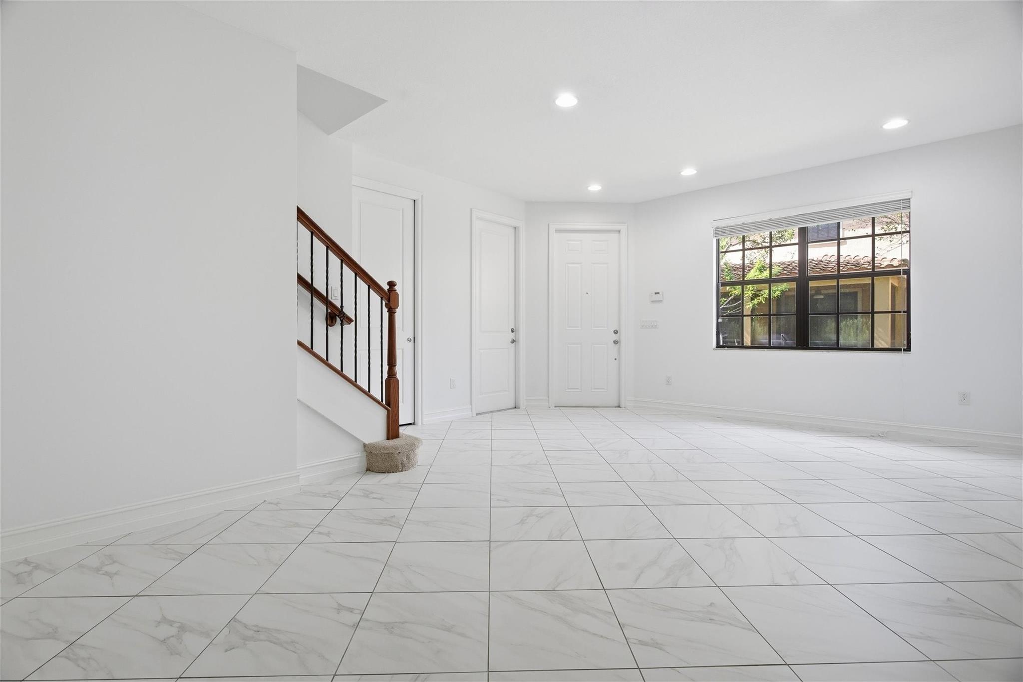 RIVERWALK @ LAGO MAR - Residential Lease