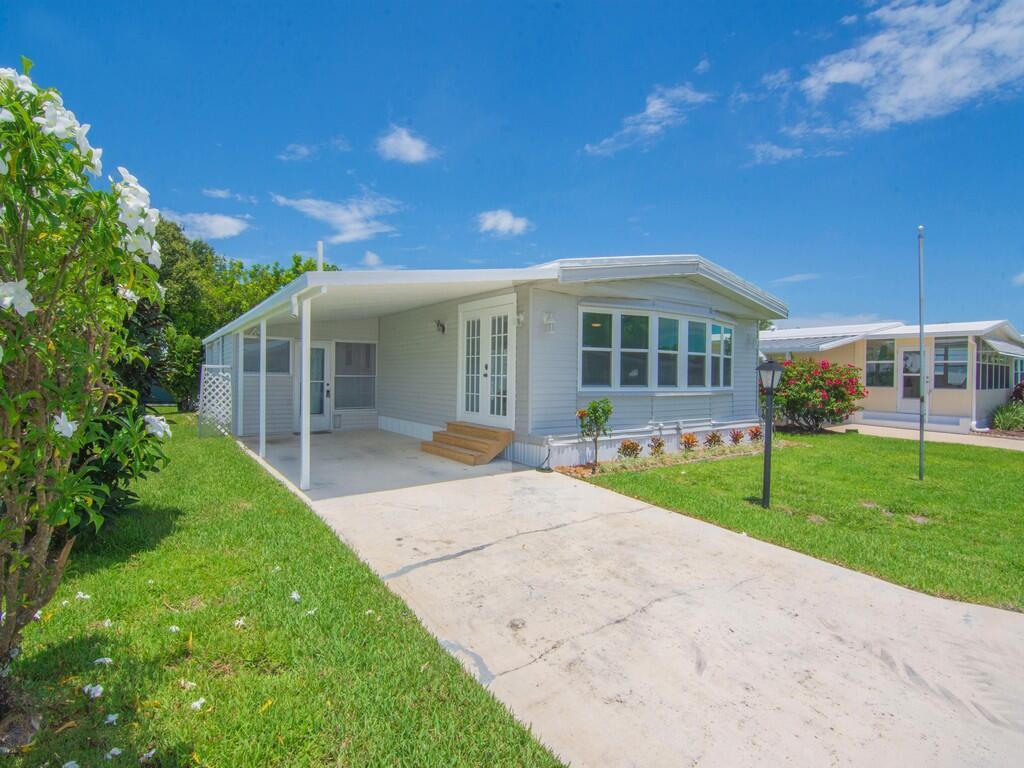 179 NE Emerald Drive