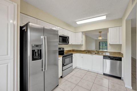 Condominium in Delray Beach FL 6093 Pointe Regal Circle Cir 4.jpg