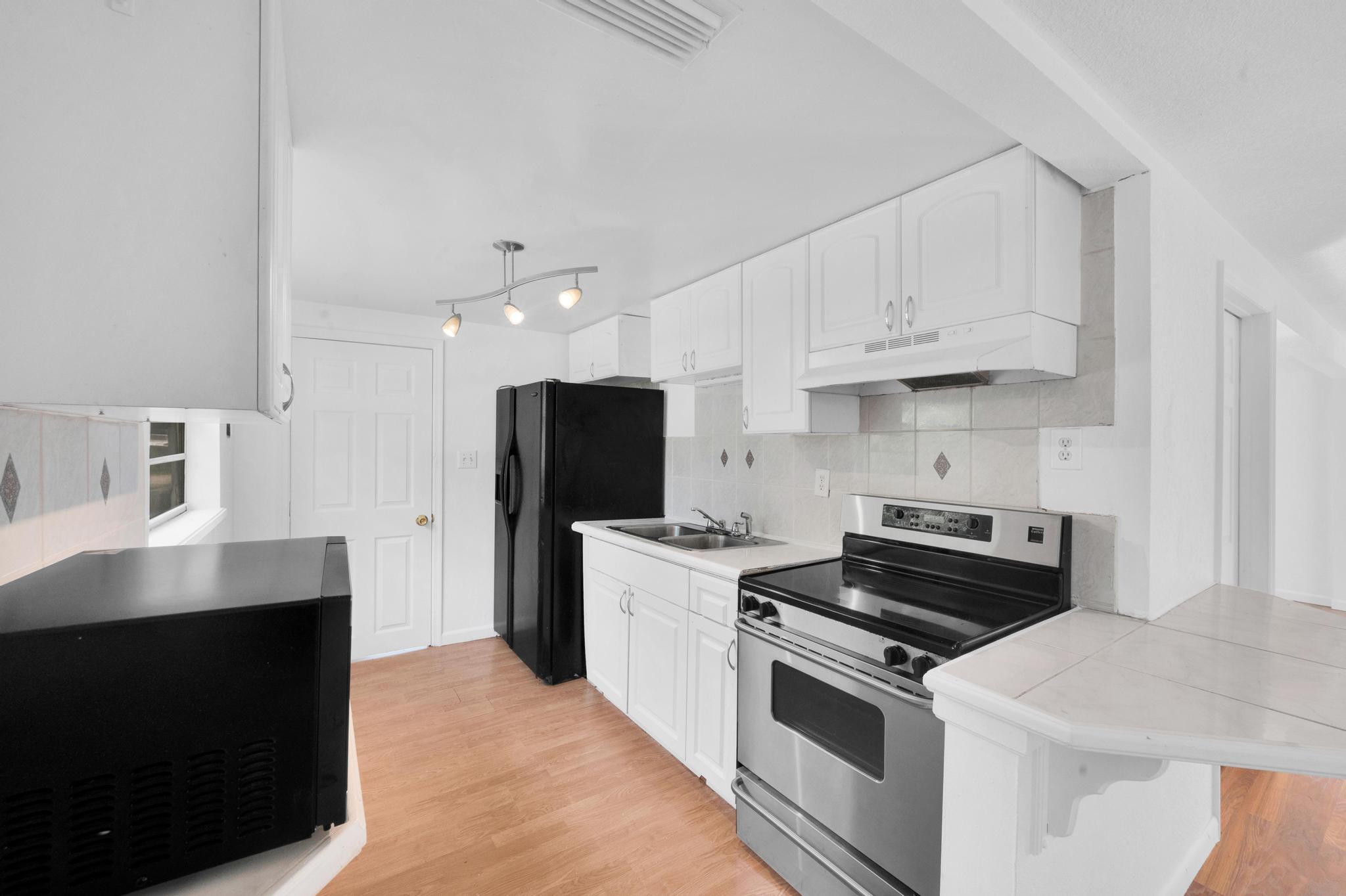 PINE VISTA - Residential Lease