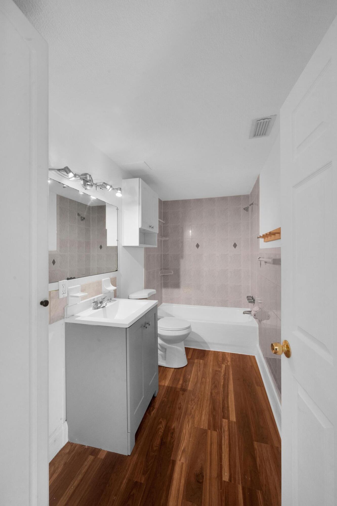 PINE VISTA - Residential Lease