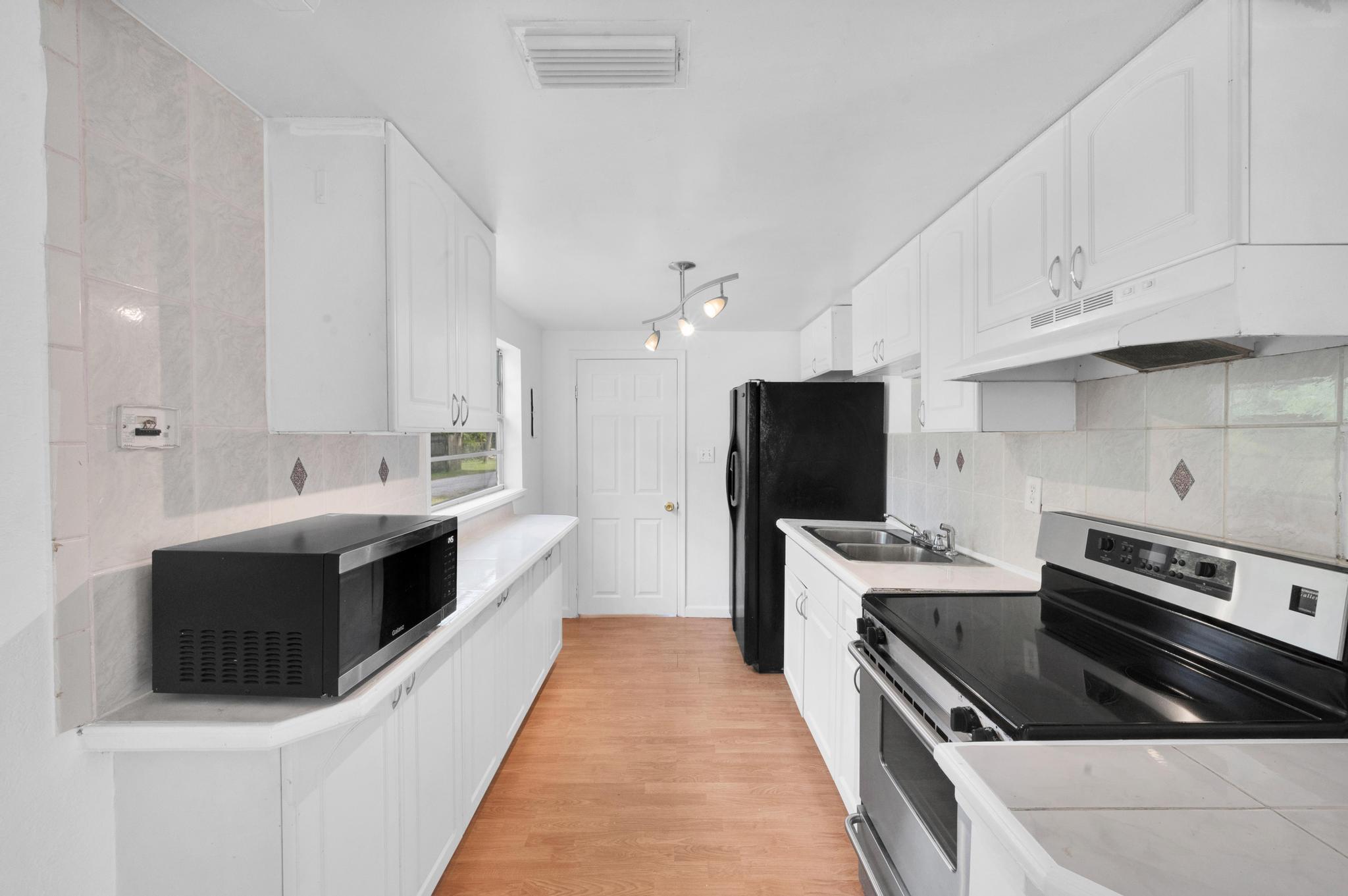 PINE VISTA - Residential Lease