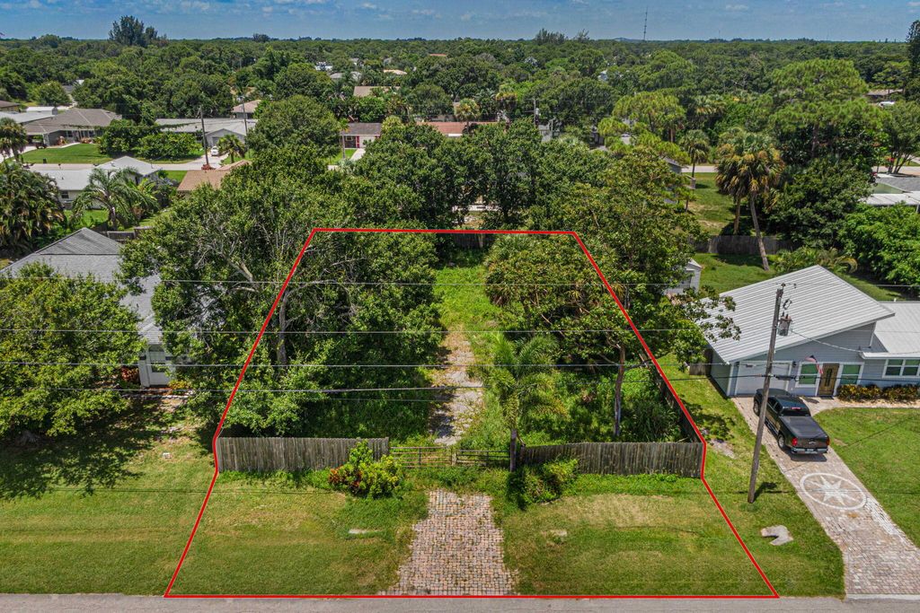 Photo of 5207 Hickory Drive, Fort Pierce, FL 34982 (MLS # R11007534)