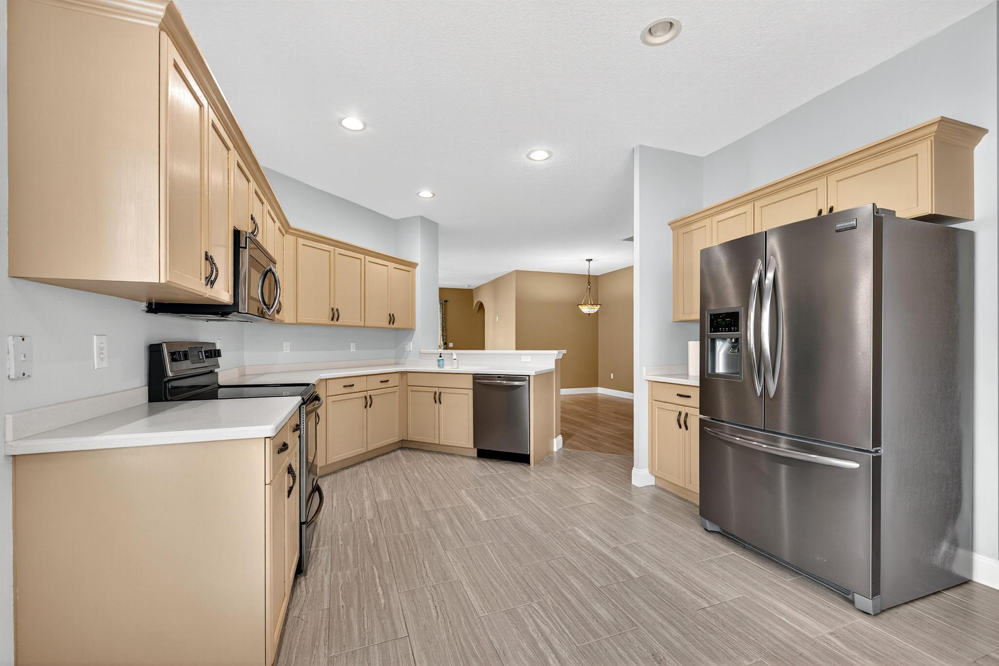 LAKEFOREST POINTE - Residential