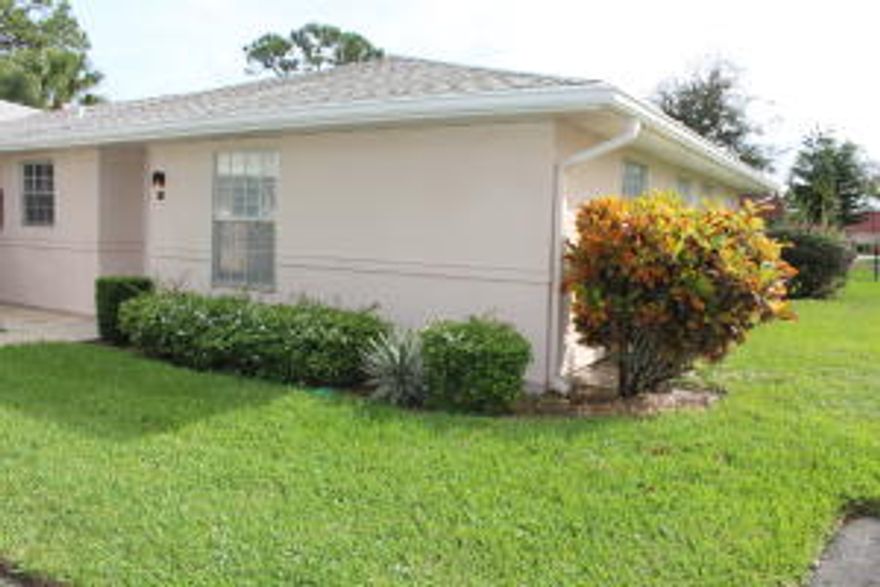 LARGEST OF THE 2 BEDROOM VILLAS, END UNIT WITH PEAKED ROOF, LARGE EAT-IN KITCHEN,A/C SUN ROOM WITH GLASS SLIDERS,A/C IN 1 YEAR NEWIN THIS ACTIVE ADULT COMMUNITY THAT IS SMALL DOG FRIENDLY UP TO 22 POUNDS.