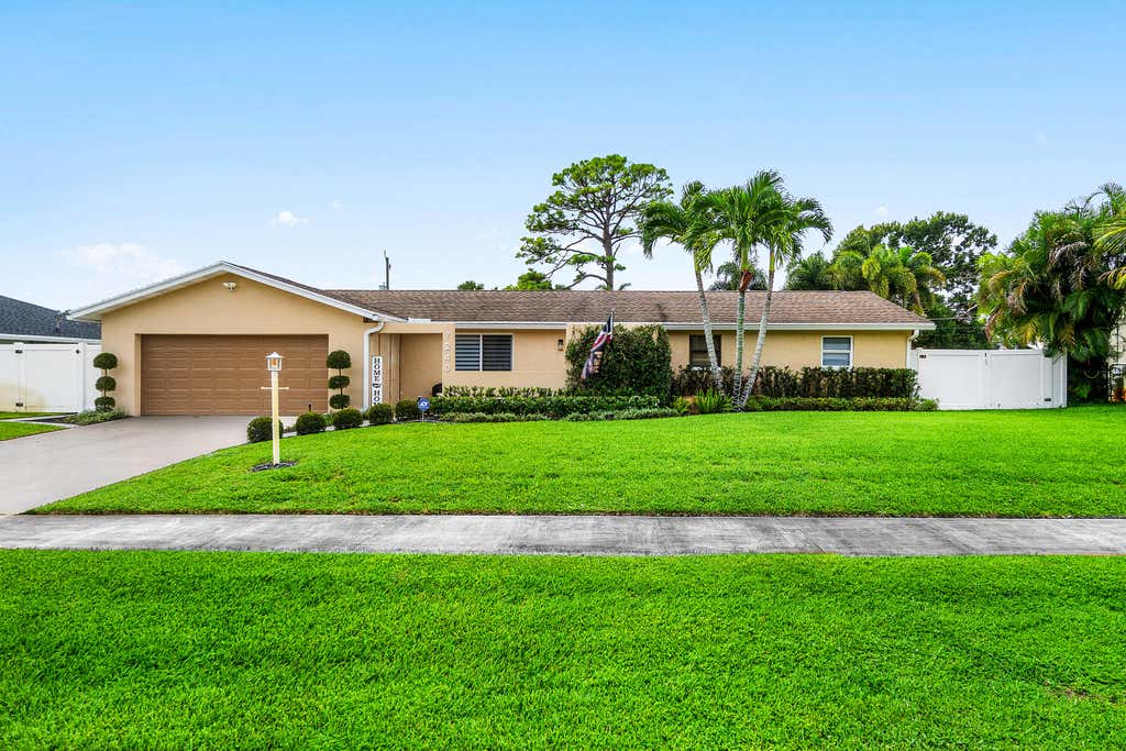 Photo of 7240 Oakmont Drive, Lake Worth, FL 33467 (MLS # R11120177)