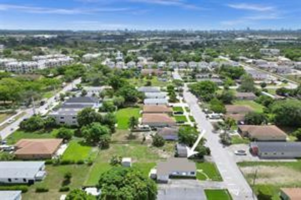 Photo of 2055 NW 8th Street, Pompano Beach, FL 33069 (MLS # B26021977)