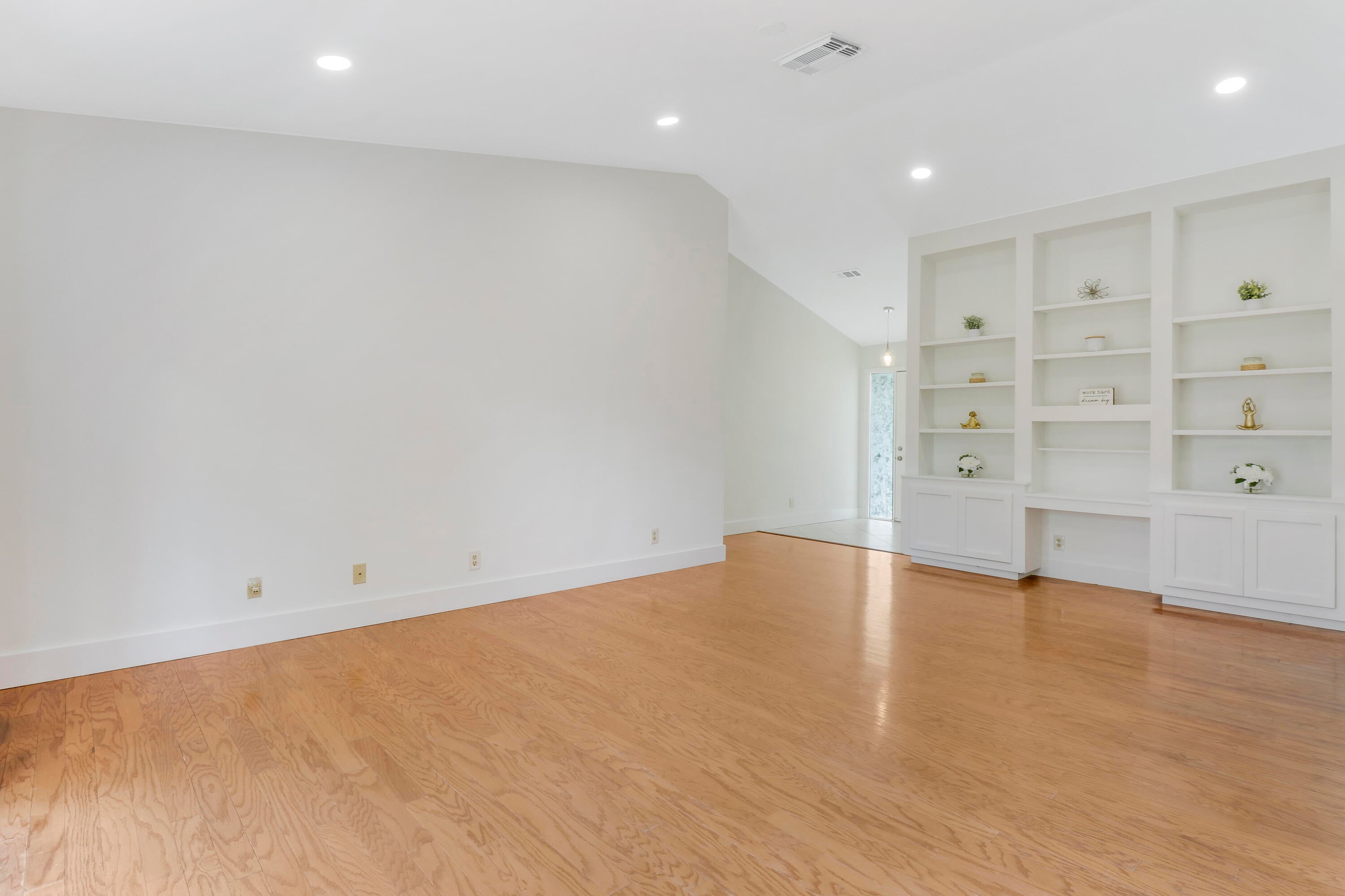 107 GREENBRIAR Drive