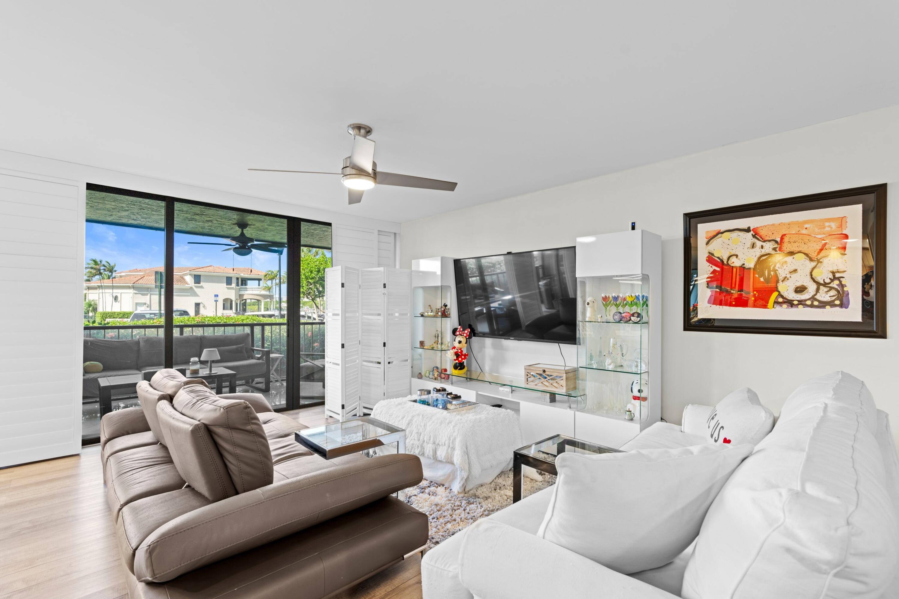 899 Jeffery Street 112