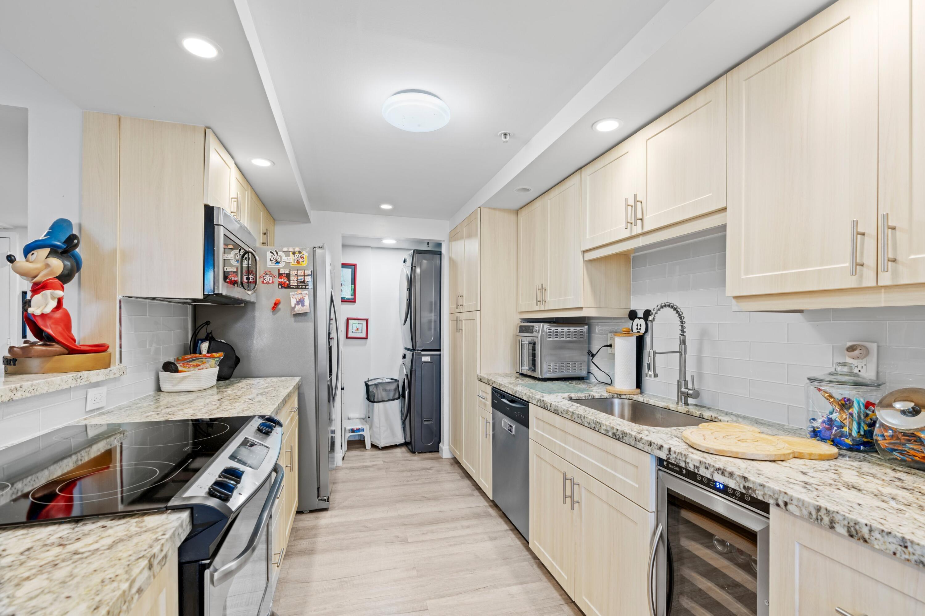 899 Jeffery Street 112