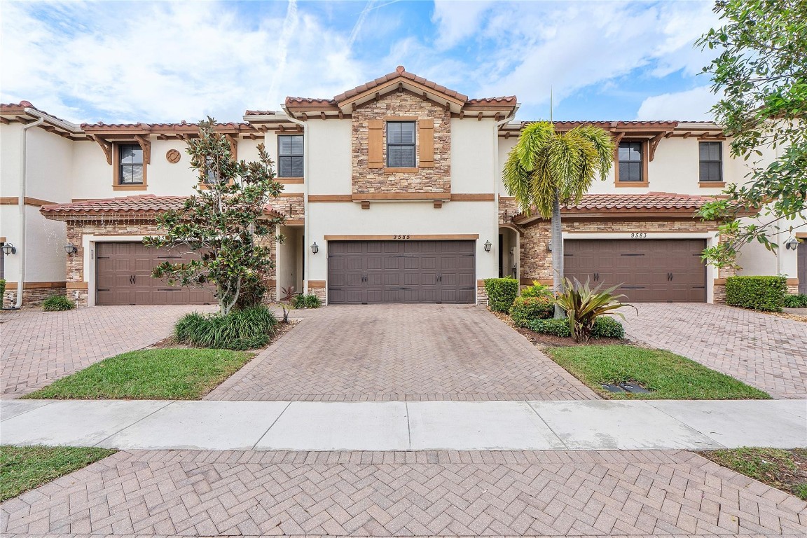 9585 Town Parc Circle